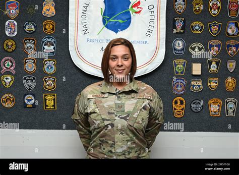 ÉTATS UNIS Tech De la Force aérienne Le Sgt Alexis Howard