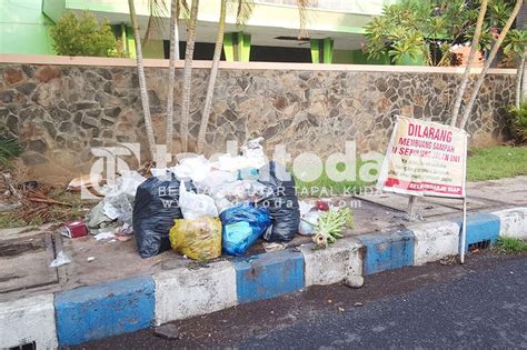 Tadatodays Waduh Trotoar Jadi Tempat Pembuangan Sampah