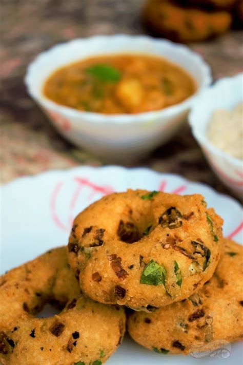 Uzhunnu Vada Medu Vada Lentil Fritters Something S Cooking