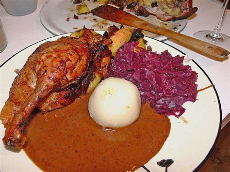 Ente mit Äpfeln Backpflaumen und Speck von tigram Chefkoch