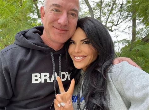 Jeff Bezos ENGAGED To Former Side Chick Lauren Sanchez ... Bought Her $100M Engagement Ring ...