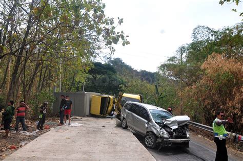 FOTO Kecelakaan Karambol Di Sigar Bencah Semarang Libatkan Tiga Kendaraan