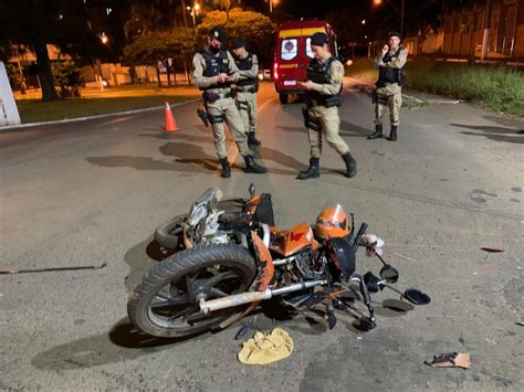 Duas Pessoas Ficam Feridas Após Acidente Entre Moto E Carro Em Patos De