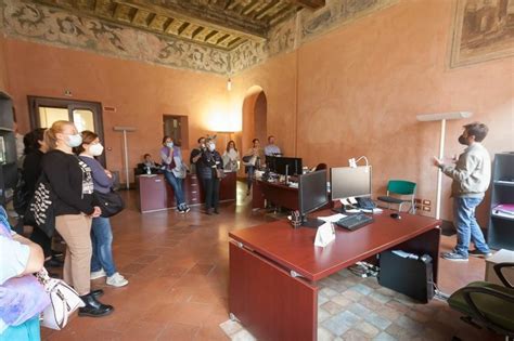 Cremona Sera Tanta Gente Per Visitare I Tesori Dei Palazzi Storici