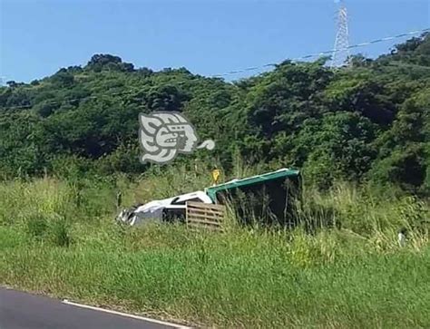 Por Exceso De Velocidad Vuelca En Carretera De Alto Lucero