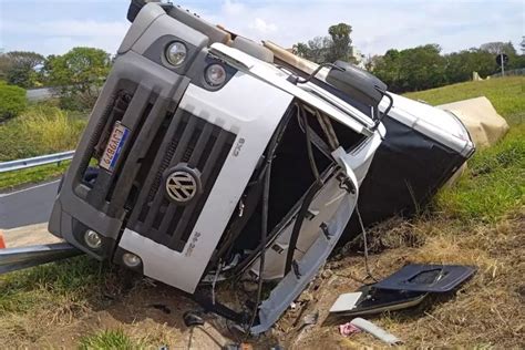 Carreta Toneladas De Pl Stico Tomba No Anel Vi Rio Em Campinas