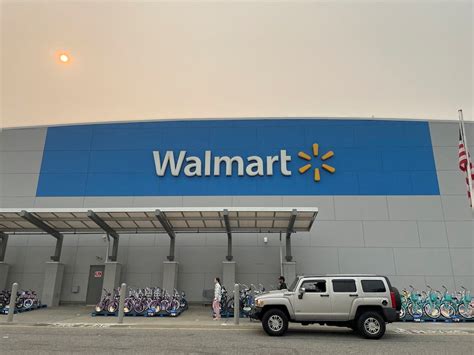 Walmart settles lawsuit over refusal to promote mother of young ...