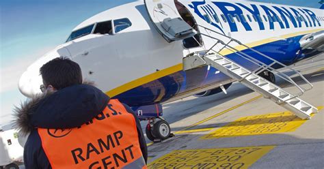 Qué hace un agente de rampa en el aeropuerto funciones y tareas