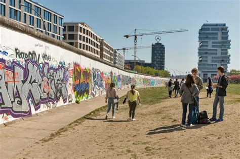 Galer A De La Zona Este En Berl N Alemania Foto De Archivo Editorial