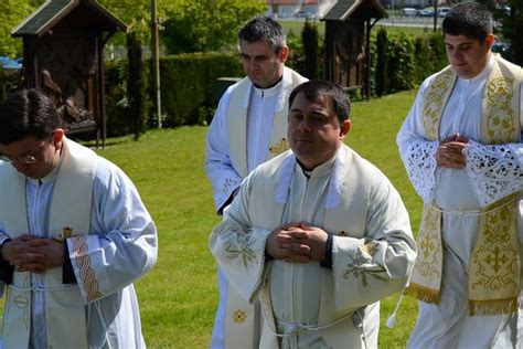 Mnoštvo vjernika u zavjetnoj procesiji i na misi na Uskrsni ponedjeljak