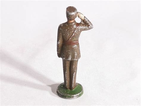 Figurine Quiralu Général de Gaulle au salut militaire France Libre