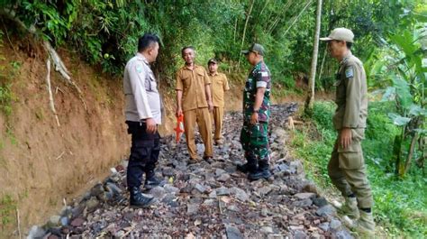 Kapolsek Cingambul Laksanakan Monitoring Dan Evaluasi Dana Desa Tahap 1