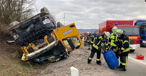 Lkw Kippt Auf A81 Bei Neuenstadt Um STIMME De