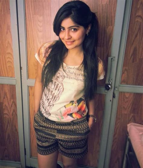 Yukti Kapoor Hot Sizzling Full HD Photos Wallpapers