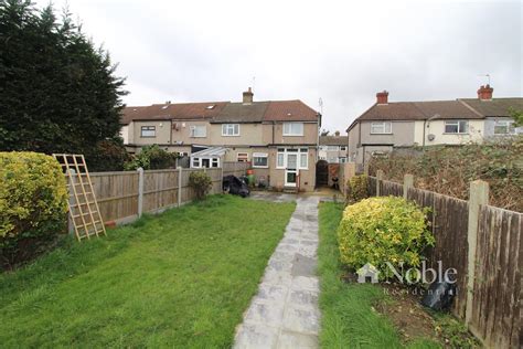 Property In Elm Park Avenue Elm Park Hornchurch Essex Rm12 4ry