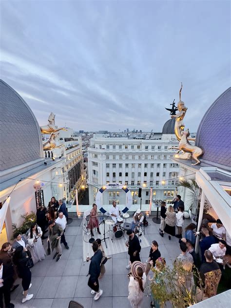 El beach club que conquista las alturas de la Gran Vía madrileña