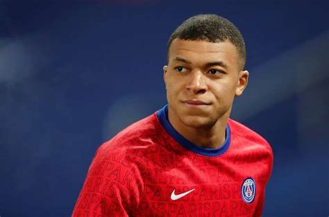 Kylian Mbappe Footage Of Young Kid Meeting Psg Superstar Is So Wholesome