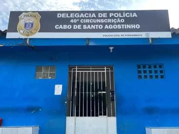 Jovem Acorda Homem Fazendo Sexo Oral Nele Dentro De Casa E Denuncia