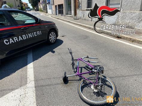 Albiate Ruba Un Auto E Investe Un Ciclista Poi Si Schianta