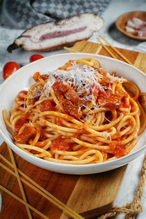 Pasta All Amatriciana Original Italienisches Rezept