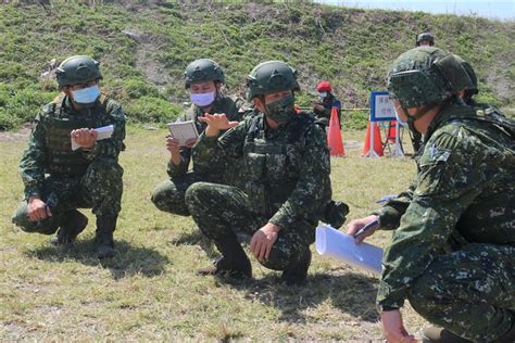 花防部指揮官視導實戰化射擊訓練 期強化臨戰效能 軍聞 花防部指揮官視導實戰化射擊訓練 期強化臨戰效能 青年日報