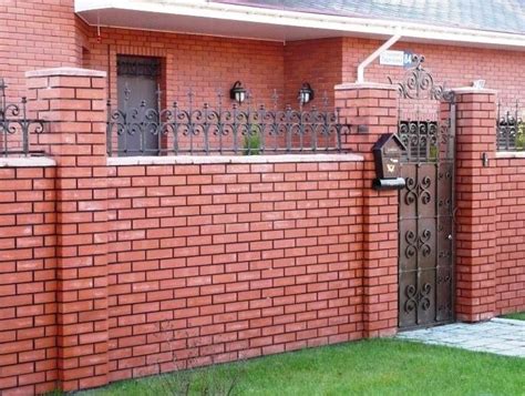Забор из кирпича (54 фото): универсальное кирпичное ограждение для ...
