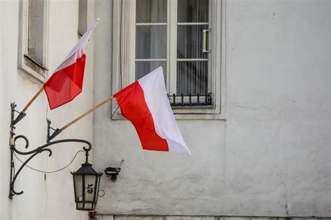 3 maja w szkołach na obchody należy ubrać się na galowo Strefa Edukacji