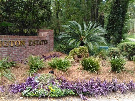Old Bainbridge Entrance Sprucing | Huntington Estates