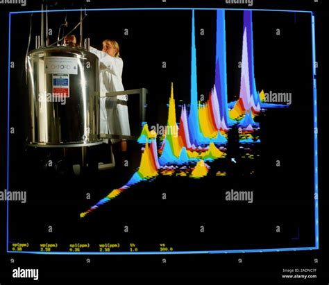 MODEL RELEASED NMR Spektrometrie Bildschirmanzeige Einer Nuclear