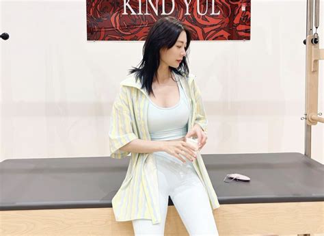 Bom sex Clara và loạt mỹ nhân Hàn với gu thời trang thể thao gợi cảm