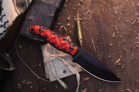 Half Face Blade Featherlight 335” Fixed Blade Textured Black And Red G