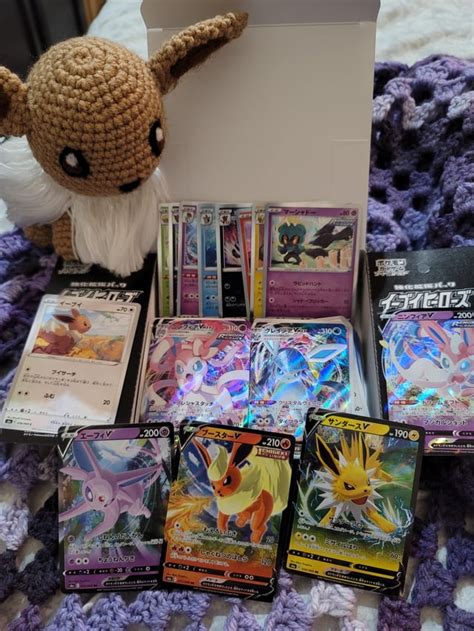 Eevee box haul : r/pokemon