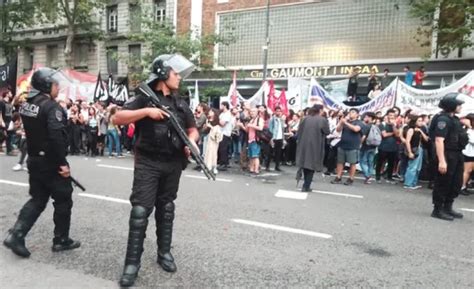 La Policía De Caba Reprimió Una Manifestación En Defensa Del Incaa En