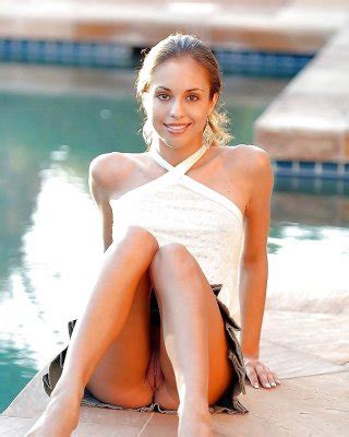 Bottomless Pussy Flashing Porn Pictures Xxx Photos Sex Images Pictoa