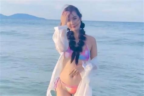 Huyền Lizzie xả vai nữ tổng tài Vân Trang bằng clip khoe eo thon dáng chuẩn nuột nà với bikini