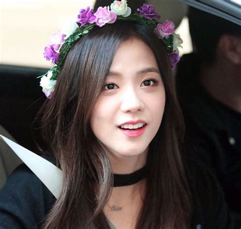 Bias challenge: Jisoo in a flower crown - K-Pop Music, News, and ...