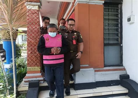 Tilep Uang Nasabah Rp M Ketua Lpd Desa Adat Bakas Resmi Ditahan Di