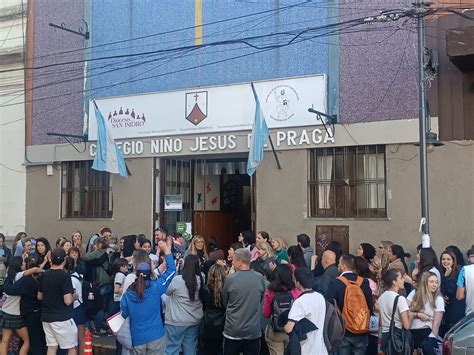 Familias Del Colegio Ni O Jes S De Praga Realizaron Un Abrazo Simb Lico