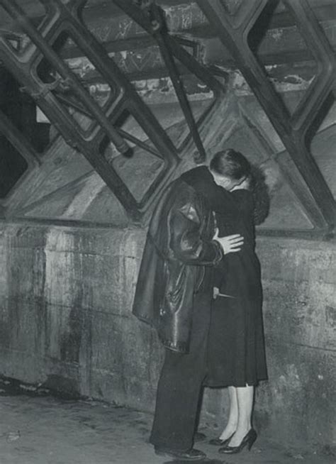 Sous Les Ponts De Paris Par Georgel Paris Nu