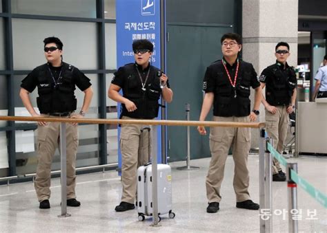 청계천 옆 사진관 인천공항 E게이트 앞에 나타난 폭발물 스캔해보니 다음뉴스