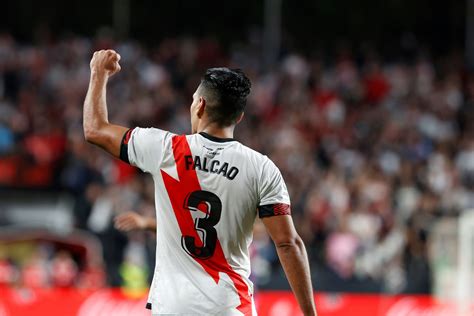 Radamel Falcao Wird Mit Rayo Vallecano Gegen Den Fc Barcelona Im Camp