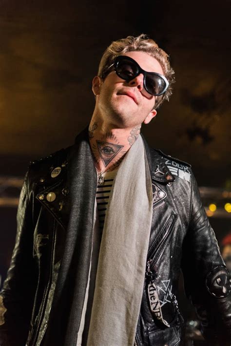 Billie Eilish And Jesse Rutherford Pictured Kissing