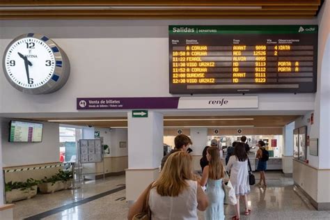 Renfe expide hasta 900 abonos gratuitos por minuto para Cercanías