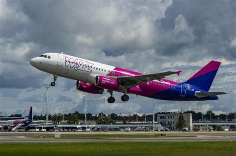 Wizz Air wycofuje się z polskiego lotniska W marcu przewoźnik wykona