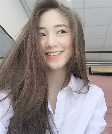 Trong khi cả thể giới thi nhau sexy thì hot girl này vẫn ghi điểm