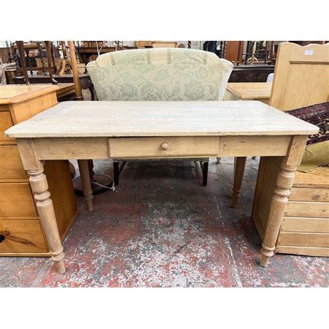 A Victorian Pine Farmhouse Dining Table Approx Cm High X Cm Wide