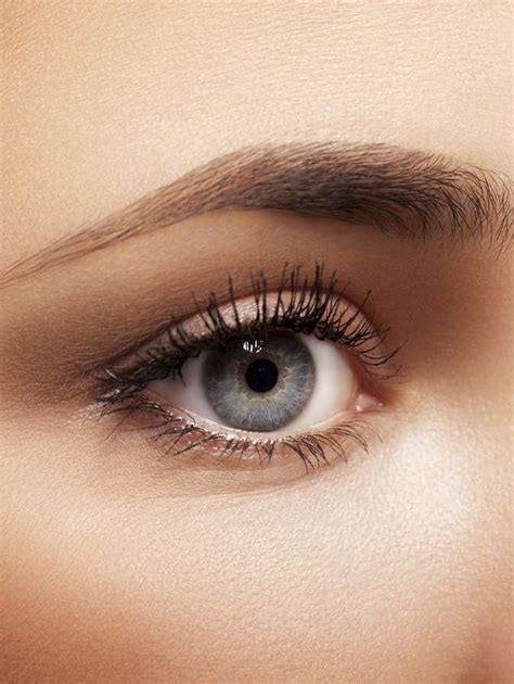 Maquillage Des Yeux Comment Se Faire Un Regarde Nude Grazia