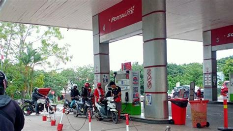 Harga Pertalite Naik Jadi Rp 10 000 Solar Rp 6 800 Per Liter