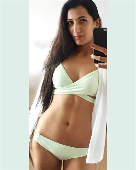 5 Hot Sexy Leeza Mangaldas Bikini Pics