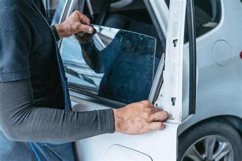 Door Glass Replacement Citi Glass Fix Any Broken Car Class Repair Windshield Sunroof